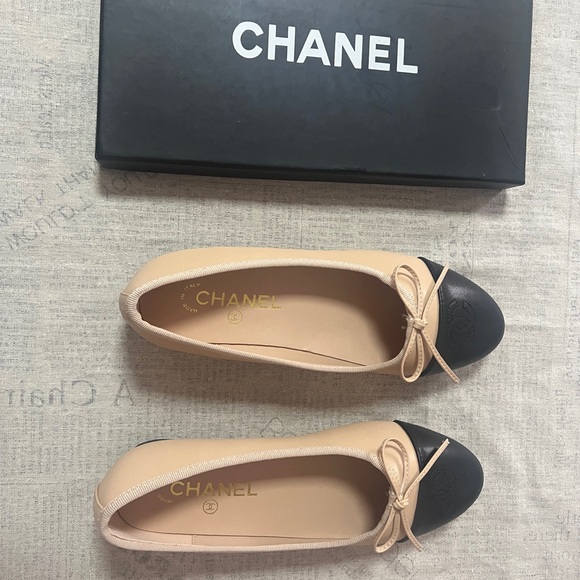 CHANEL Two-Tone Beige and Black Loafers - Picture 2 of 5